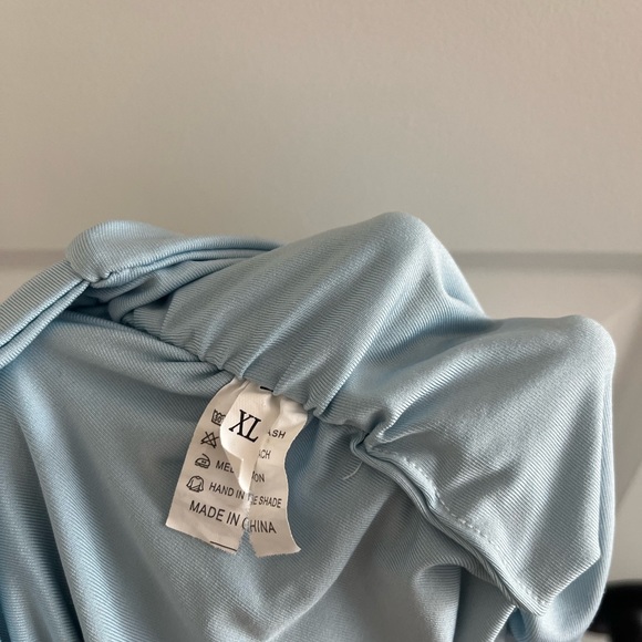 Bodycon dress with ruched sides - Picture 2 of 2